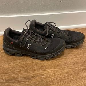 On Cloud Women’s Black Running Shoes